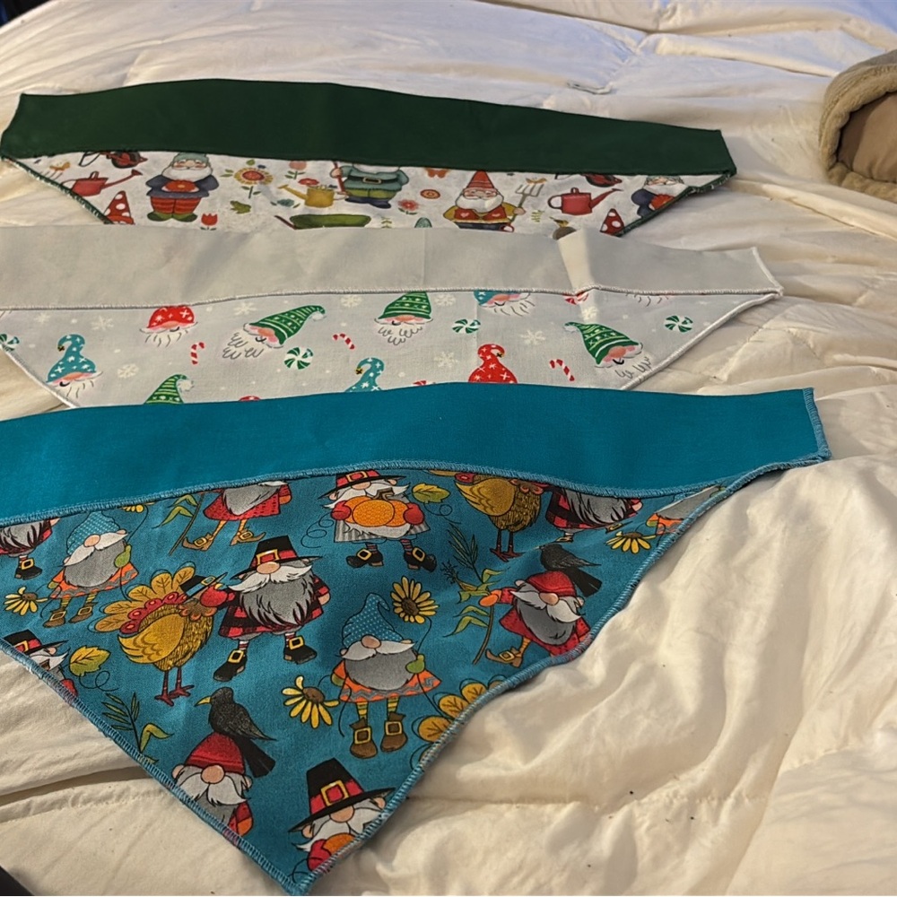 Festive Dog Bandanas Set of 3 gnomes XL collar goes threw them Reversible